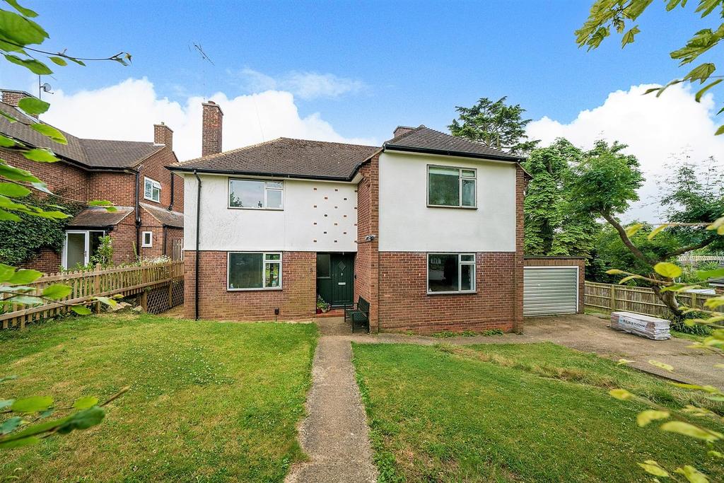 Castle Hill Close, Berkhamsted HP4 4 bed detached house for sale £