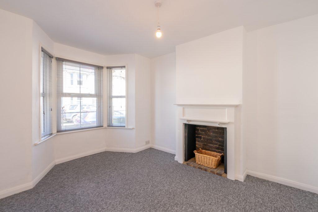 Essex Road, Bognor Regis, West Sussex. PO21 2BY 2 bed terraced house