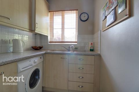 88 Foxglove Road, Rush Green, Romford, RM7 0YQ