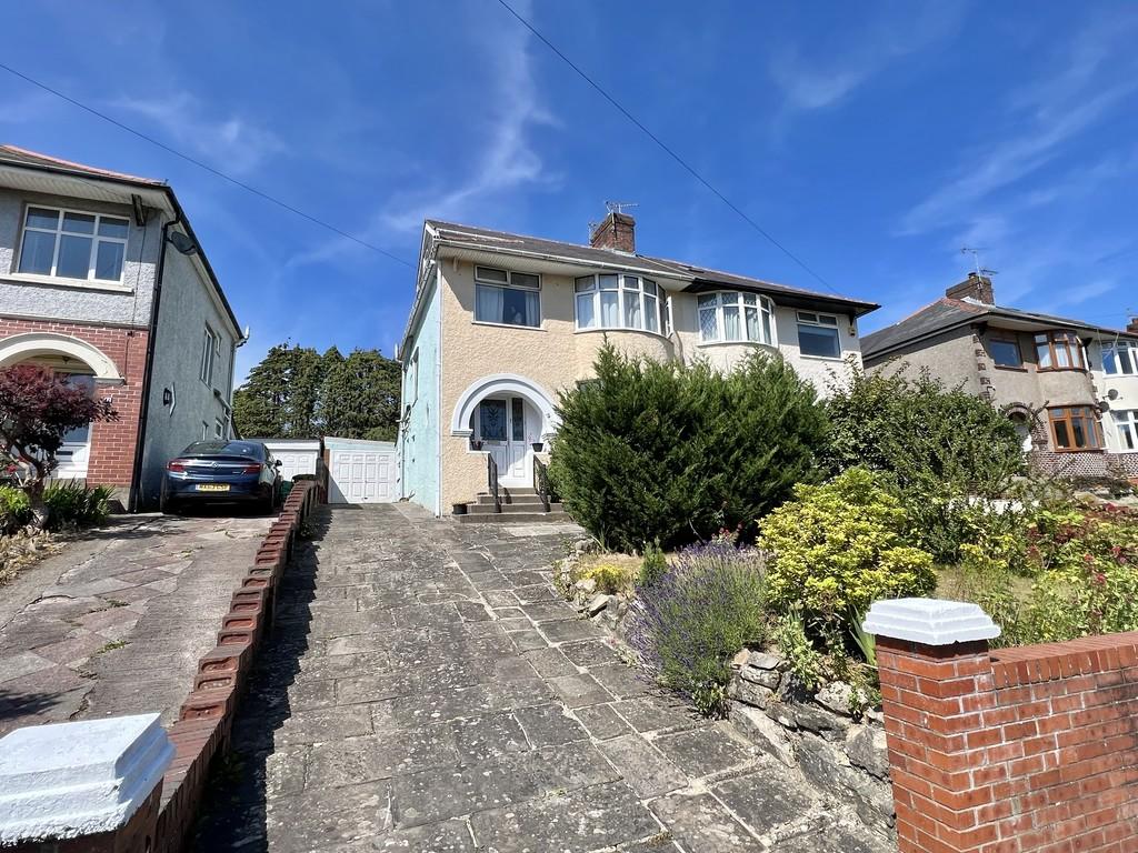 46 Parkfields Road, Bridgend County Borough, CF31 4BJ 4 bed semi