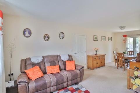 51 Harvest Way, Harleston, IP20 9GE