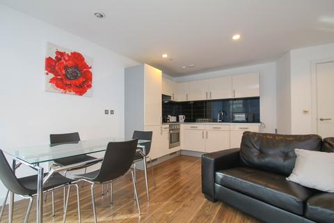 3 bedroom apartment to rent - The Heart, Media City UK, Salford, M50