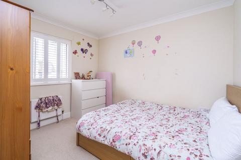 1j Cameron Road, Chesham, HP5 3BX