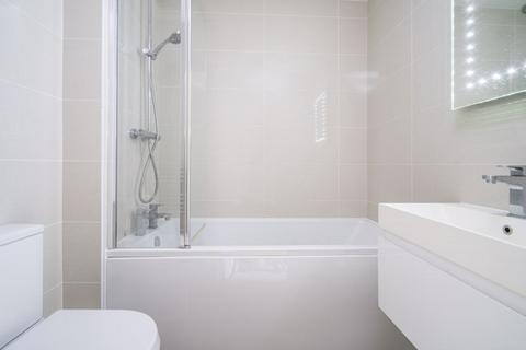 1j Cameron Road, Chesham, HP5 3BX