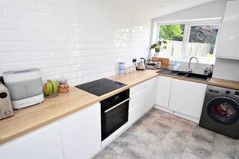 16 Bishop Road, Salford, M6 8PX
