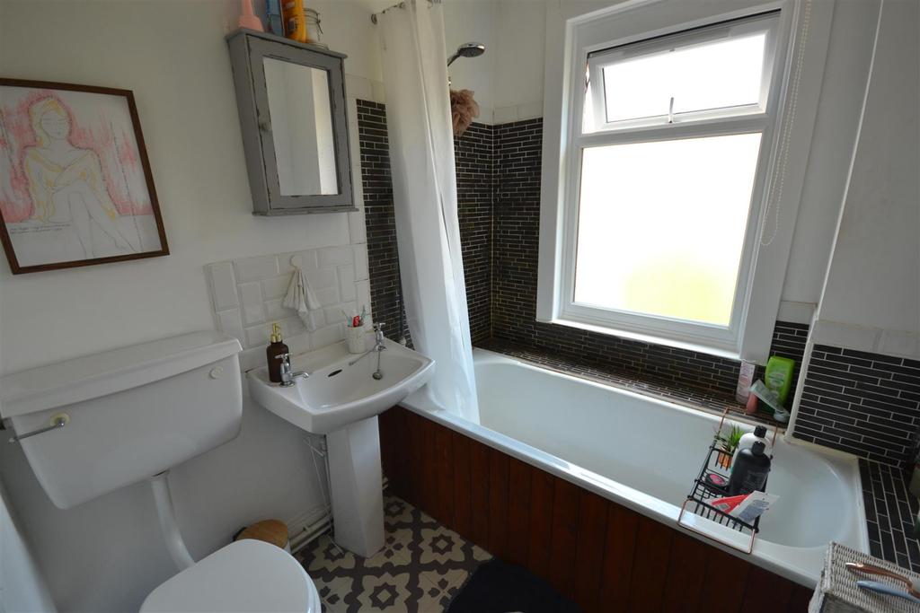 Bathroom suite