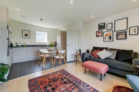 2 bedroom flat for sale - 1 Thornbury Way, London