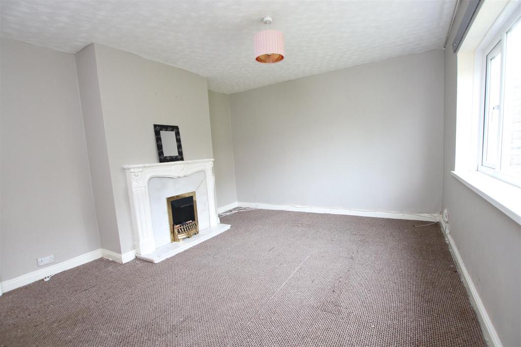 Rowantree Drive, Bradford 3 bed semidetached house £70,000