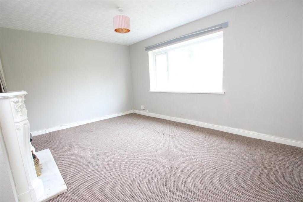 Rowantree Drive, Bradford 3 bed semidetached house £70,000