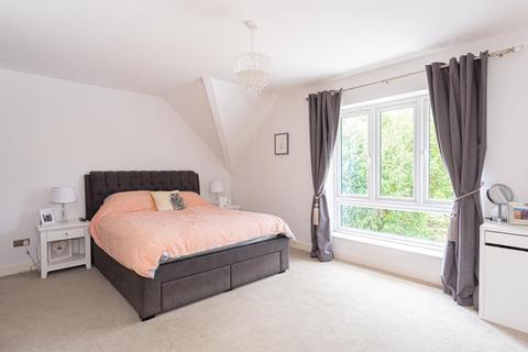 1 Downs Wood, Epsom, KT18 5UH