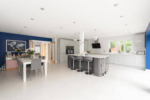 1 Downs Wood, Epsom, KT18 5UH