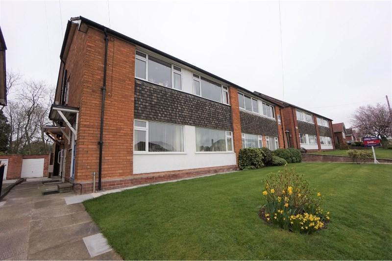 Aulton Road, Sutton Coldfield 2 bed apartment £950 pcm (£219 pw)
