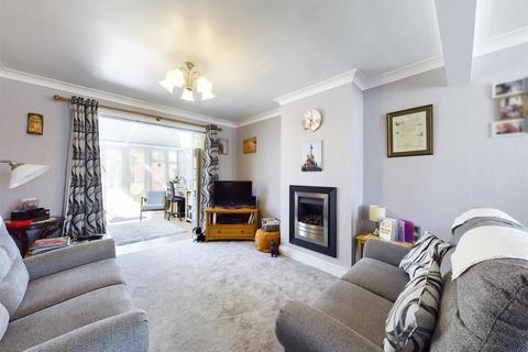 22 Parkway, New Addington, Croydon, CR0 0LA