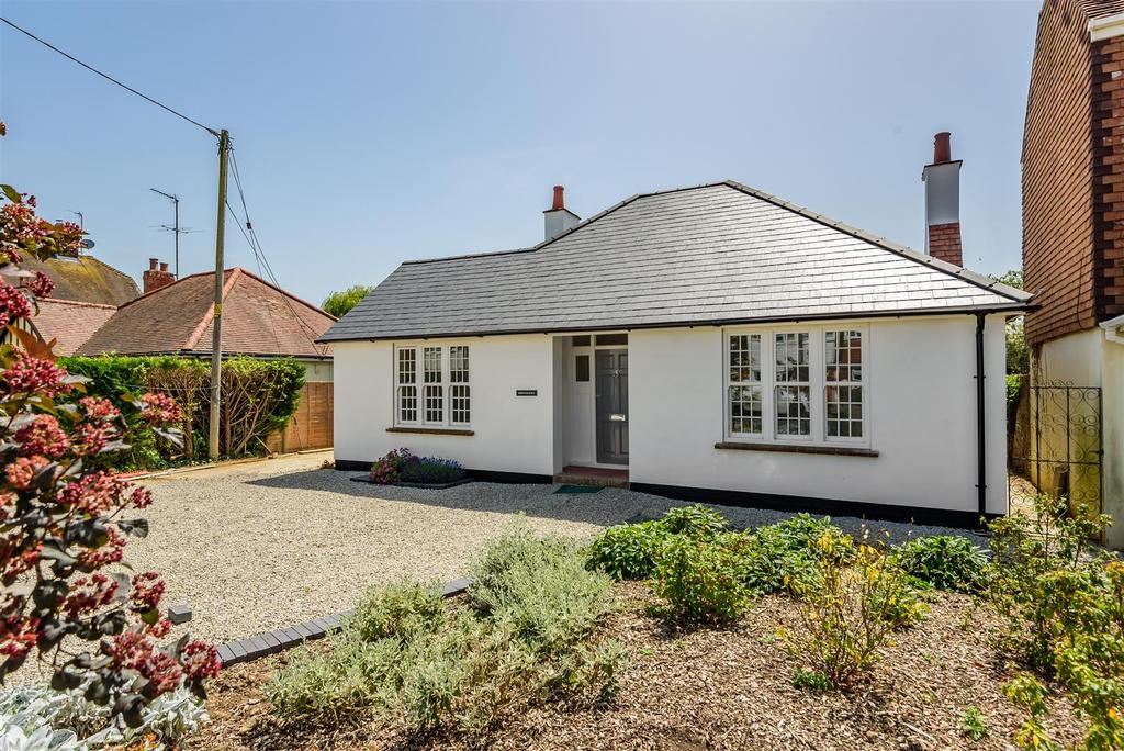 Western Road, Hailsham 3 bed detached bungalow £450,000