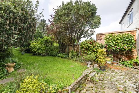 7 Sylvan Close, South Croydon, CR2 8DS