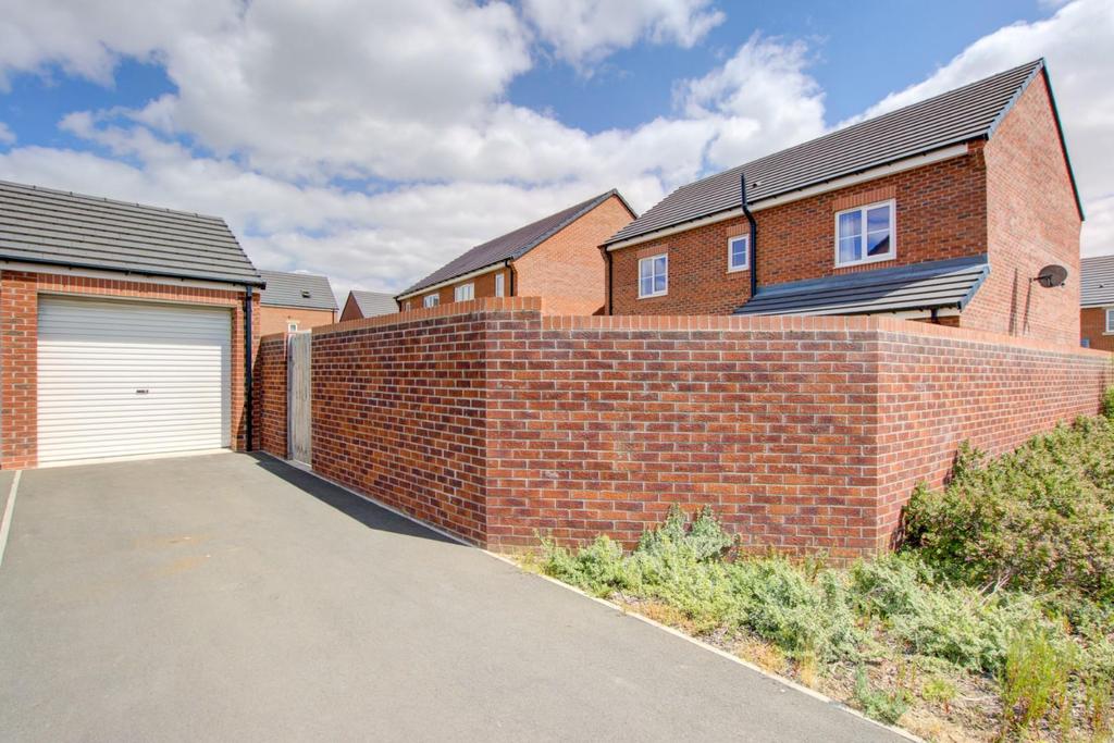 Sculptor Crescent, Queensgate, StocktonOnTees, TS18 3WD 4 bed