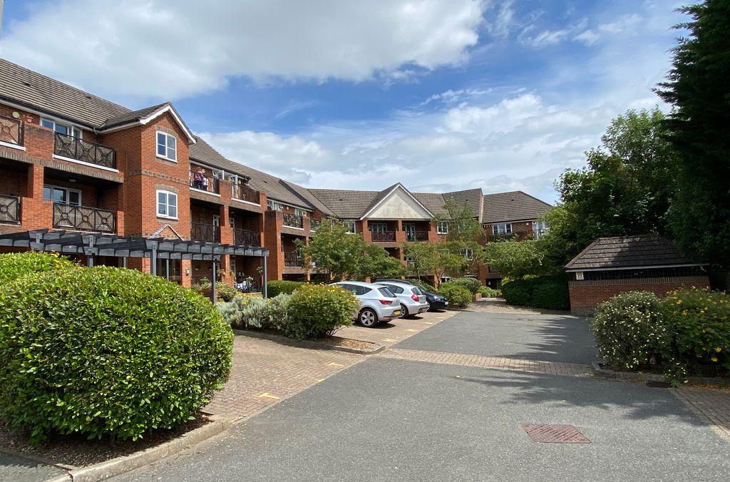 Queens Acre Queens Road High Wycombe HP13 6AL 2 bed ground floor flat