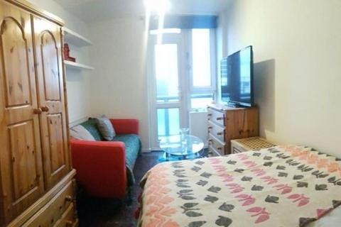 4 bedroom flat to rent, Balmes Road