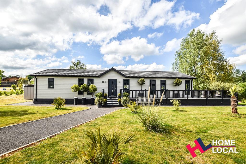 Warren Estate, Woodham Walter, Essex, CM9 2 bed bungalow for sale £325,000