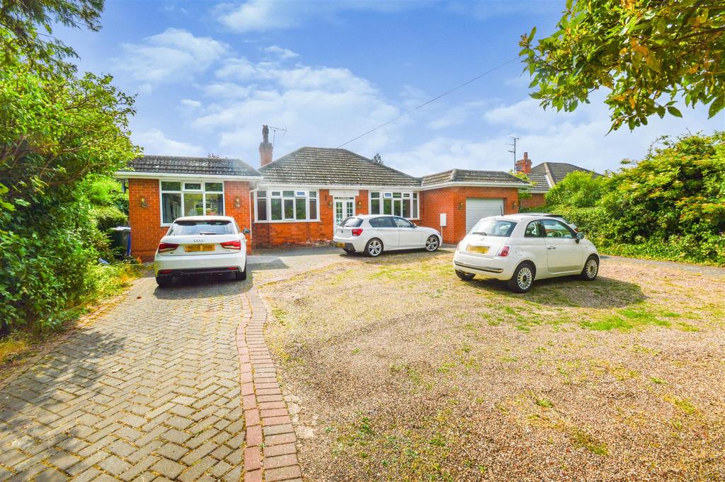Hawthorne Avenue, Willerby, Hull 4 bed detached bungalow £400,000