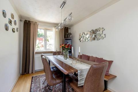 30 Carnbee Crescent, Edinburgh, EH16 6GF