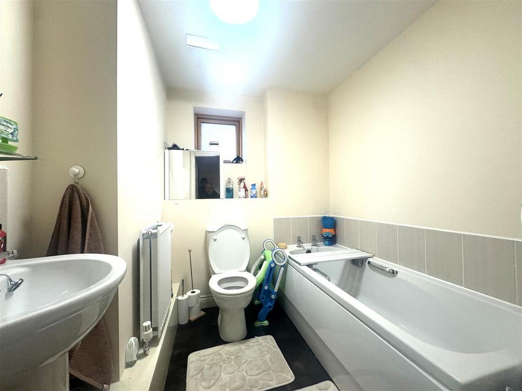 Family Bathrooom