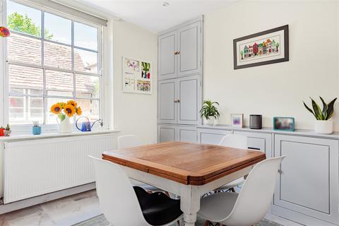 2 Chilcroft Road, Haslemere, GU27 1JJ