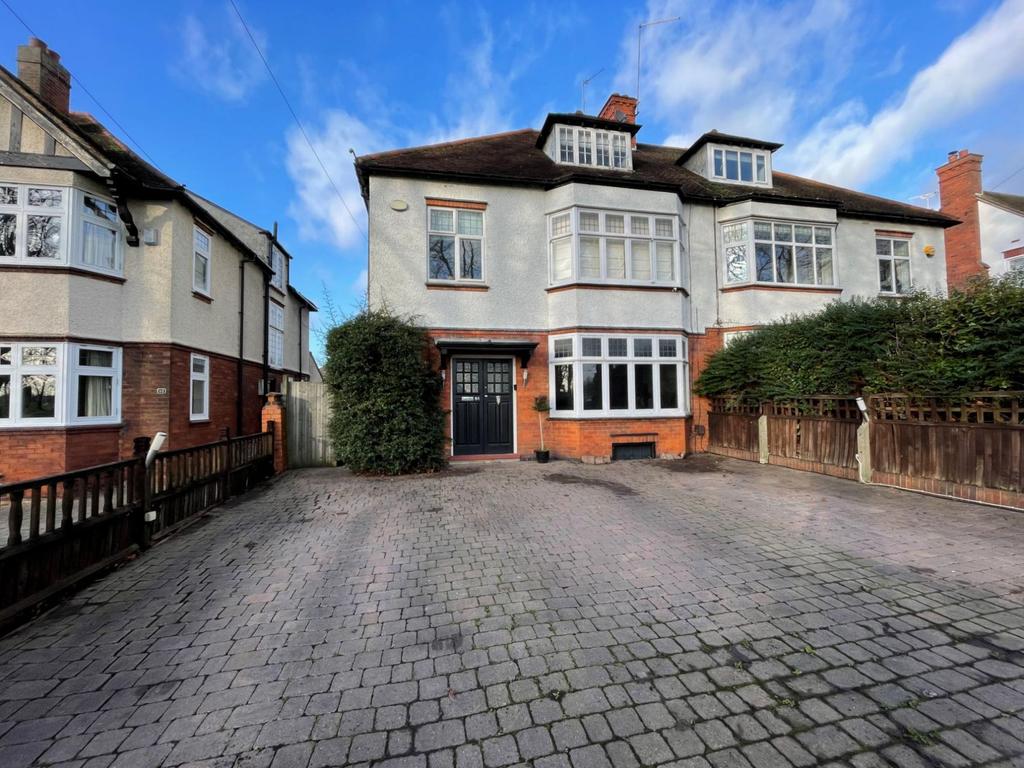 St Avenue, Northampton... 5 bed townhouse £600,000