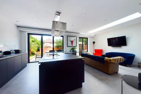 5 bedroom townhouse for sale - St Georges Avenue, Northampton, Northamptonshire NN2 6JF
