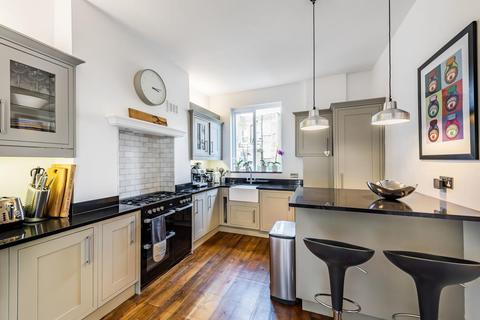 59b Gascony Avenue, London, NW6 4ND