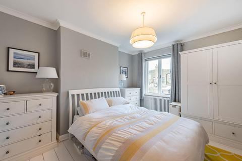 59b Gascony Avenue, London, NW6 4ND