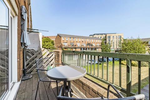 3 bedroom apartment for sale, Millard Close, London, N16