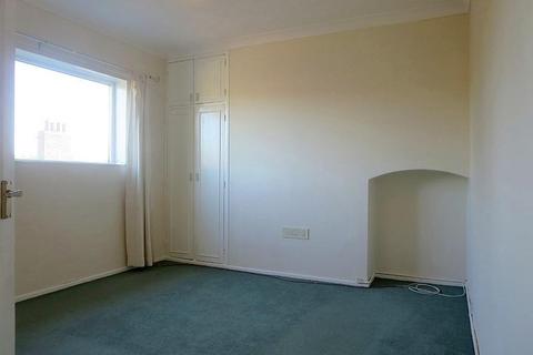 2 bedroom flat to rent, Green Close, Walton, Stone, ST15