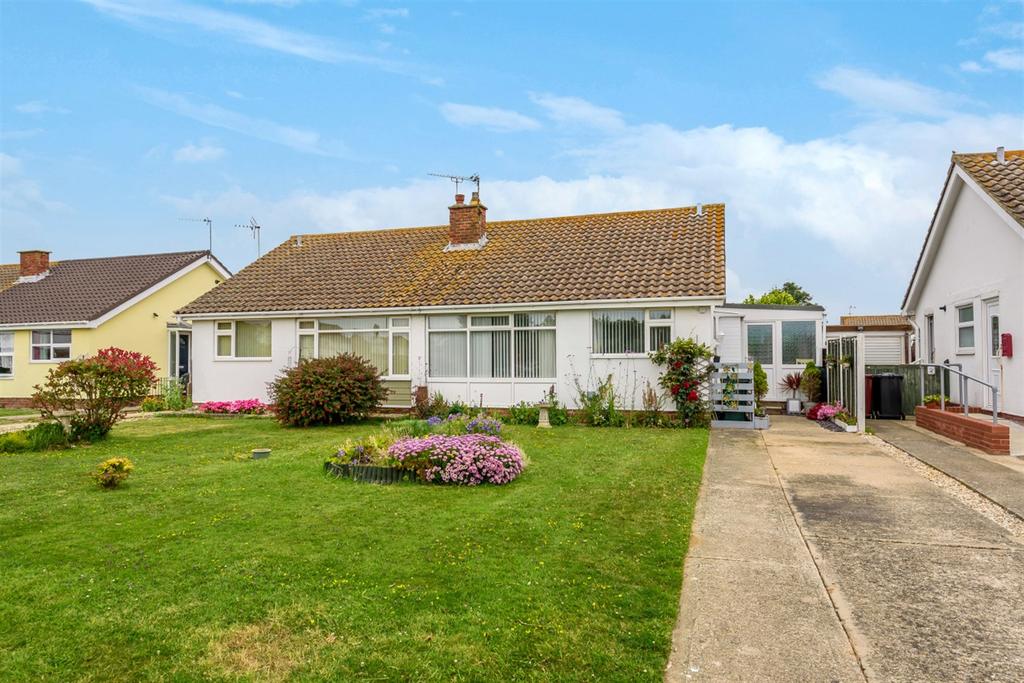 East Way, Selsey, PO20 2 bed bungalow for sale £305,000