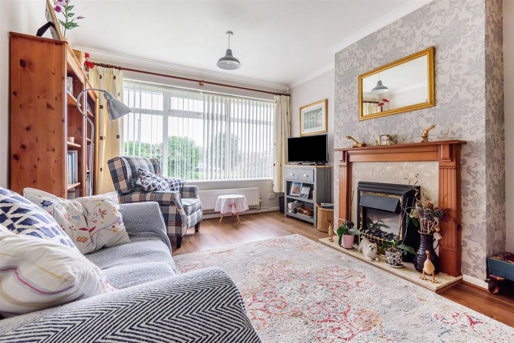 East Way, Selsey, PO20 2 bed bungalow for sale £305,000