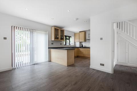 4 bedroom house to rent - Westway London SW20