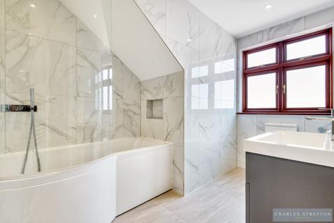 3 bedroom detached house for sale, Netherpark Drive, Gidea Park