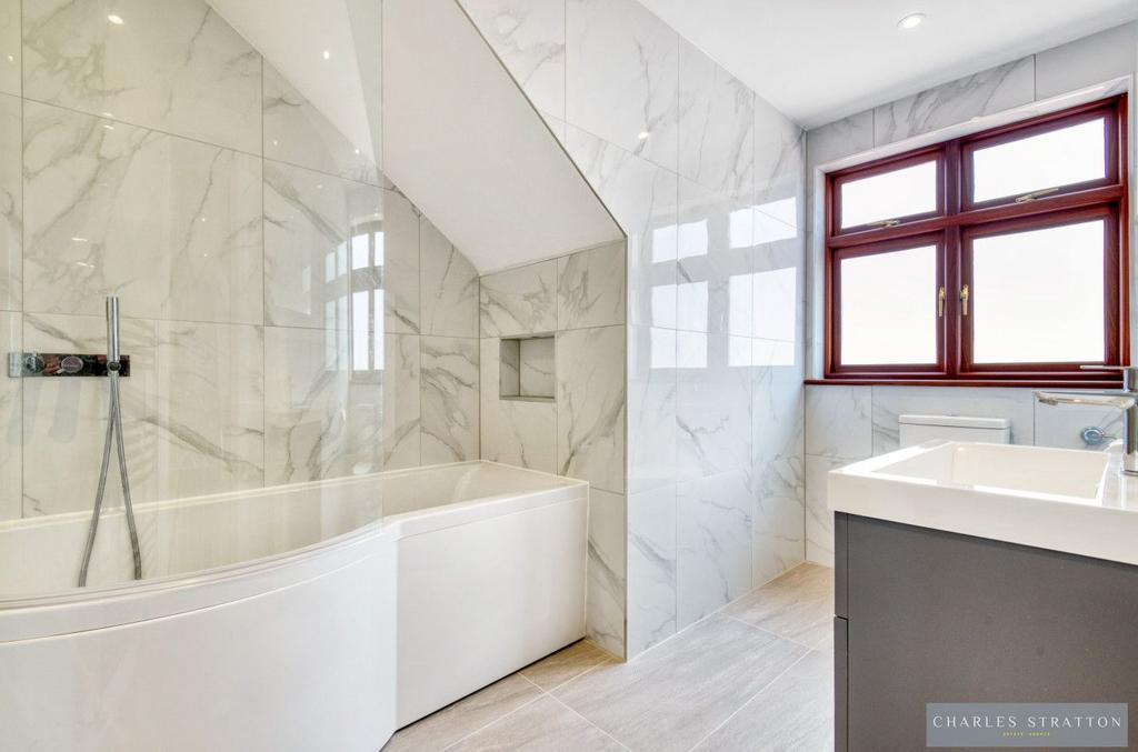 En-Suite to Master Bedroom