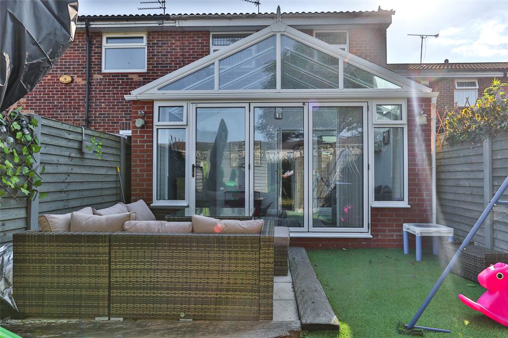 Hykeham Close, Kingswood, Hull, HU7 3 bed terraced house £110,000