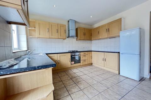 4 bedroom semi-detached house to rent, The Warren, Hounslow, Greater London, TW5