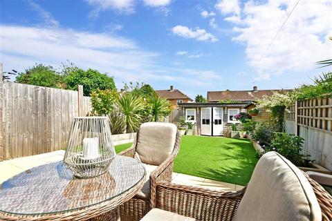 3 bedroom terraced house for sale - Grosvenor Drive, Loughton, Essex