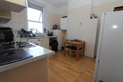 1 bedroom in a flat share to rent - Merton High Street, LONDON, SW19