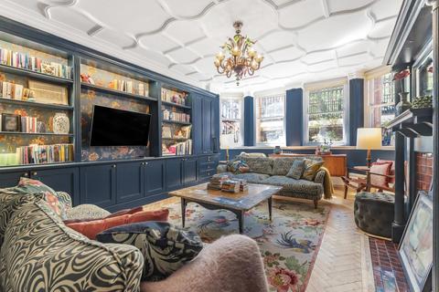 2 Oakwood Court, London, W14 8JU