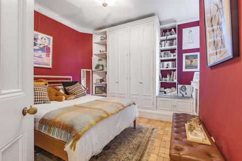 2 Oakwood Court, London, W14 8JU