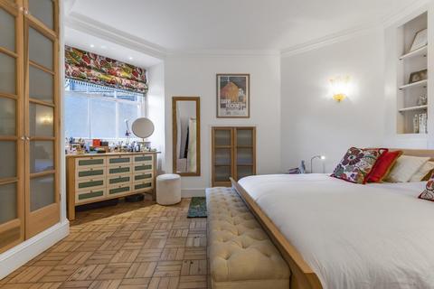 2 Oakwood Court, London, W14 8JU