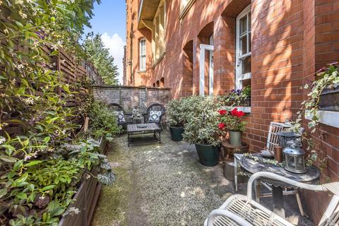 2 Oakwood Court, London, W14 8JU