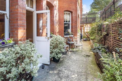 2 Oakwood Court, London, W14 8JU