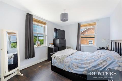 2 bedroom flat for sale - Lincoln Hall, Sherbrooke Way, KT4