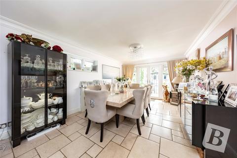 3 Shaw Close, Hornchurch, RM11 1FB
