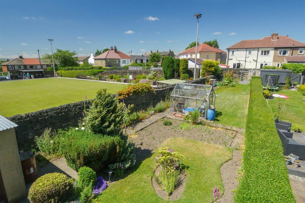 Moorfield Crescent, Pudsey, LS28 8BR 3 bed end of terrace house £230,000